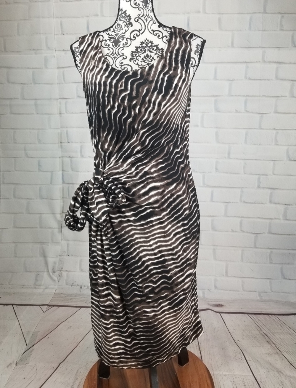 BCBGMAXAZRIA xl geo print stretch dress side tie